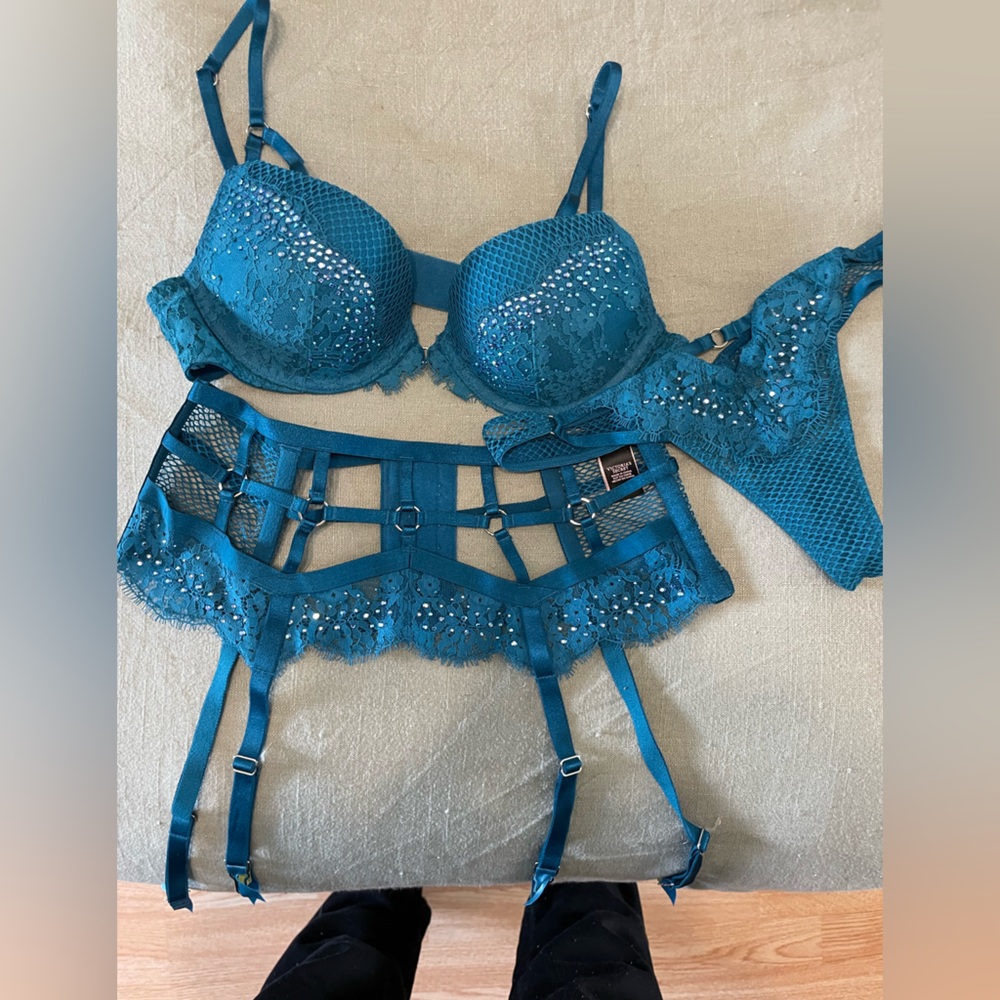 RARE Victoria’s Secret Swarovski Crystal Set